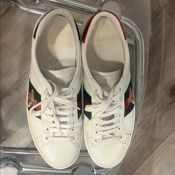 Gucci White Sneakers with Red and Green Accents - Picture 2 of 8
